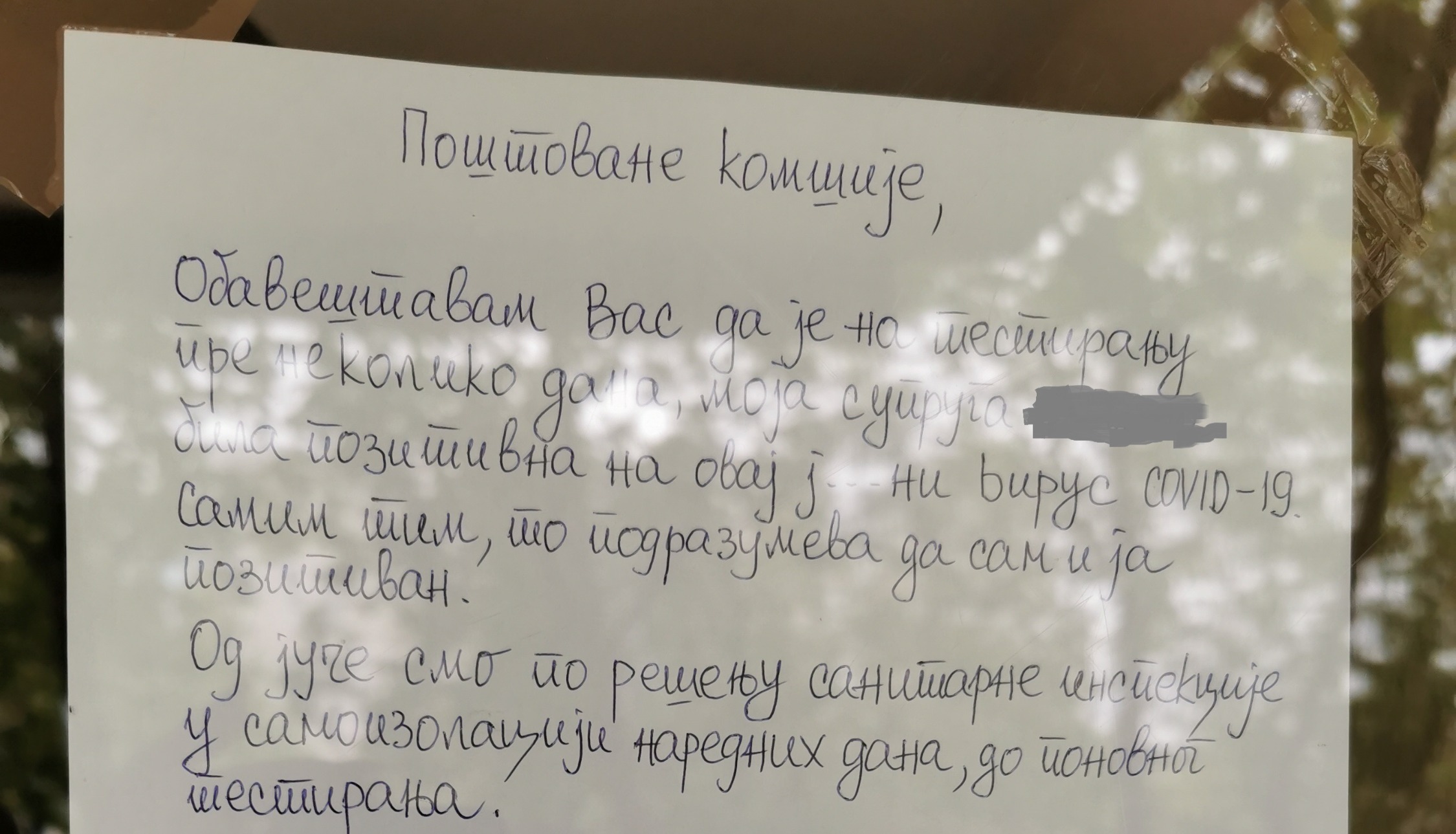 TAKO SE TO RADI Podgoričanin obavijestio komšije: Imamo koronu, dezinfikovao sam vrata i ogradu, podrum i lift nijesmo koristili