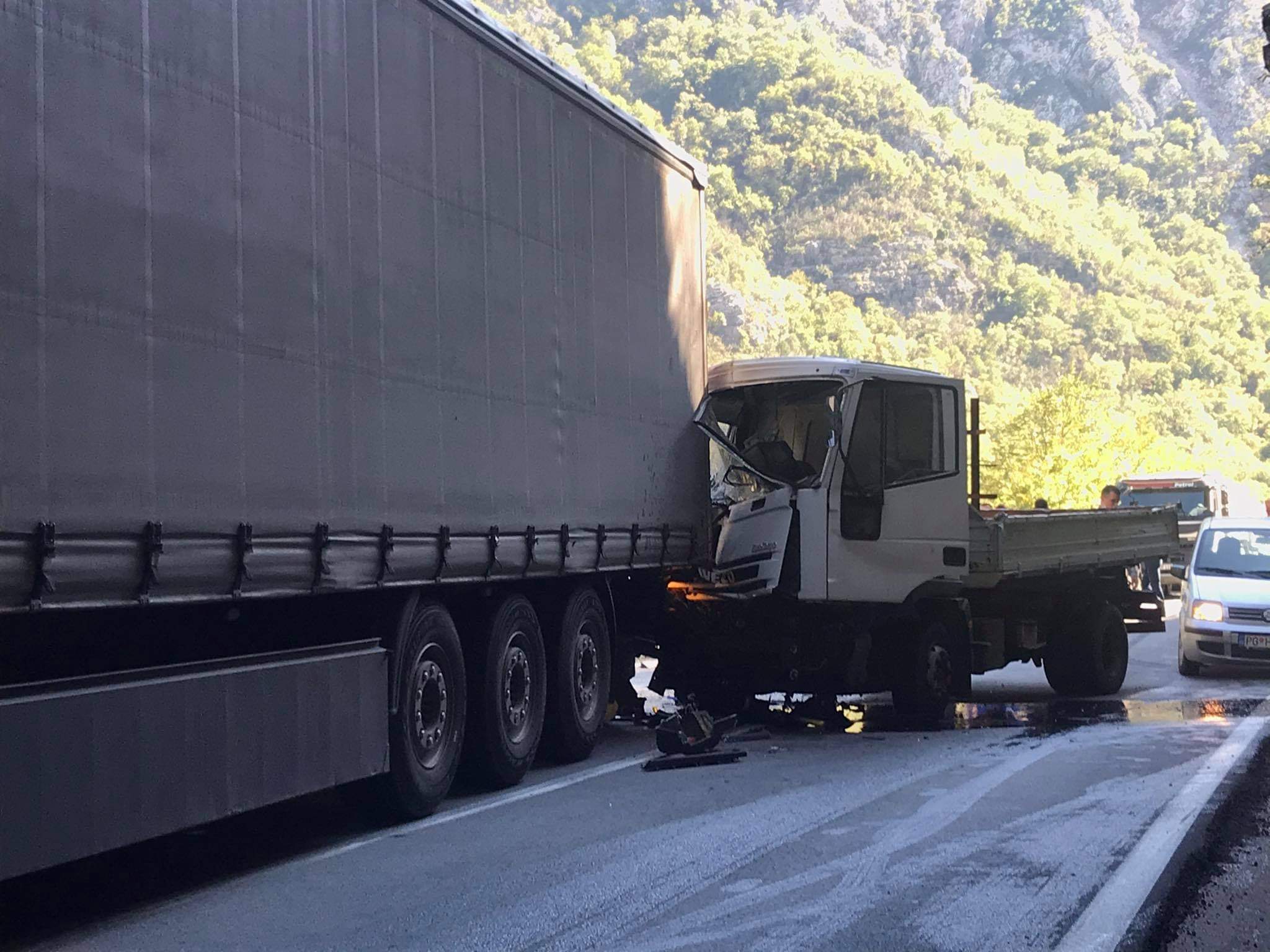 Dromira: Sudar kamiona i šlepera, nema povrijeđenih