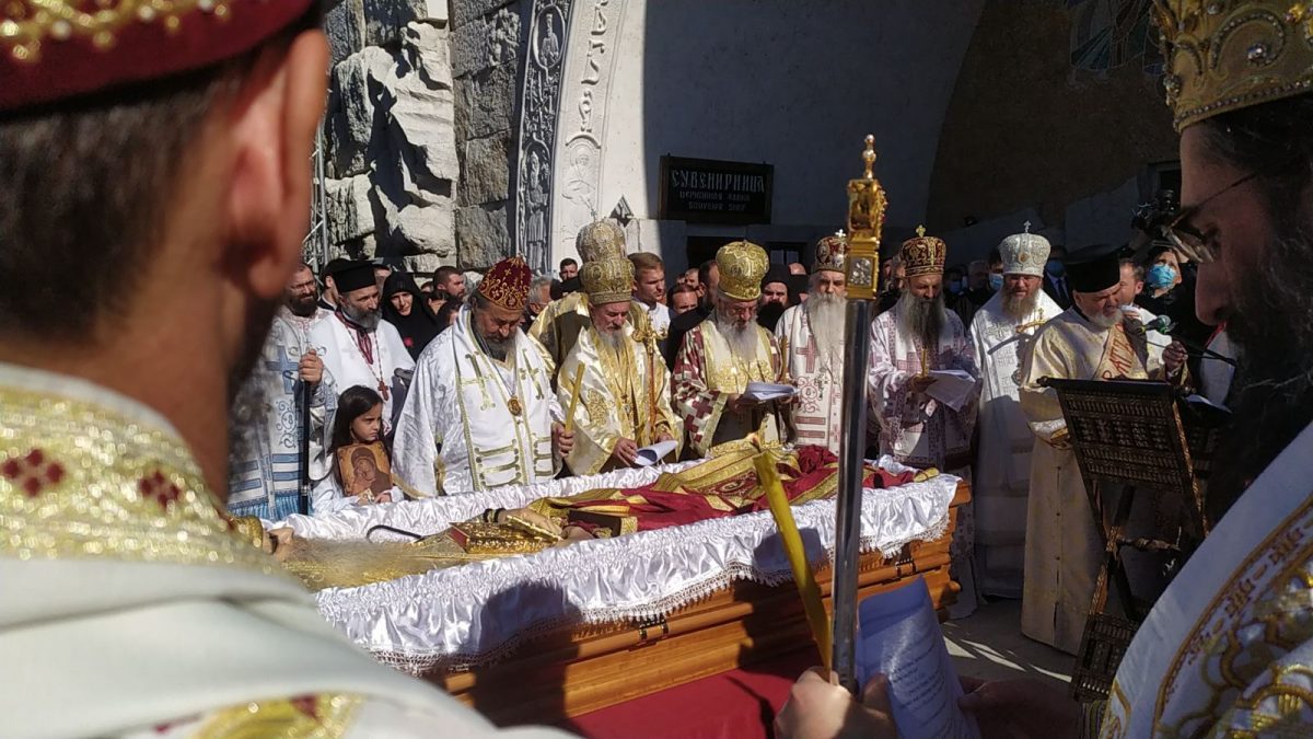 Zašto tužilaštvo ne goni odgovorne za kršenje mjera na sahrani mitropolita Amfilohija?