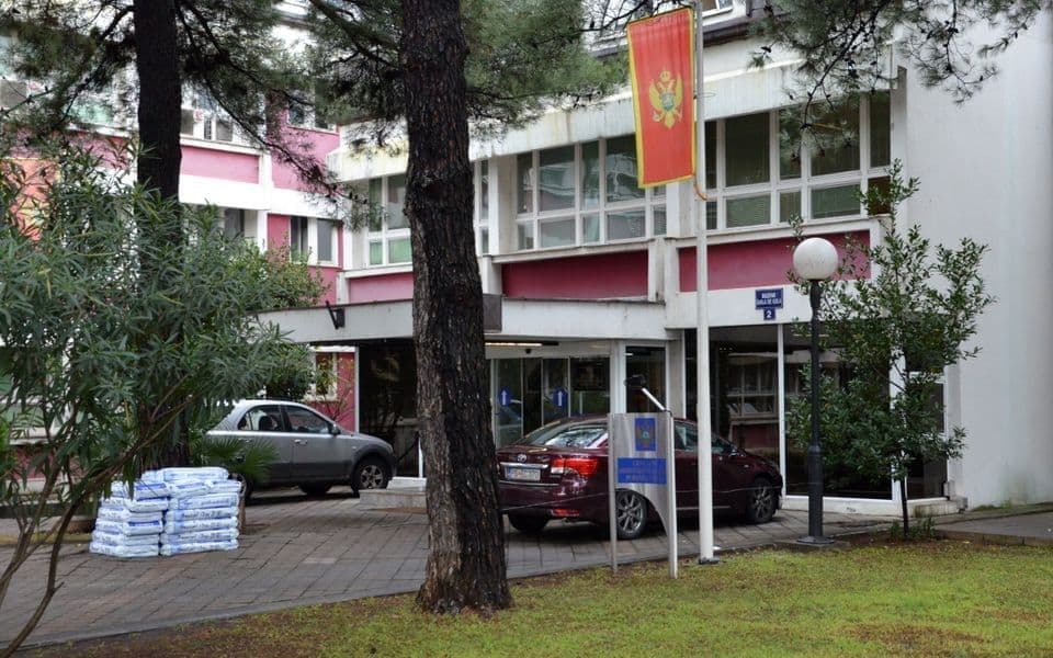 Privremeno suspendovan rad sa strankama u Sektoru za velike poreske obveznike