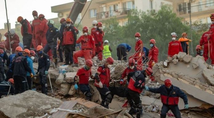 Novi bilans zemljotresa u Turskoj: 100 mrtvih, skoro 1000 povrijeđenih