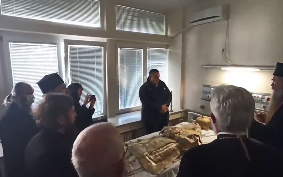 ZAŠTO JE KRŠEN PROTOKOL: Tijelo mitropolita Amfilohija moralo da bude preuzeto iz mrtvačnice