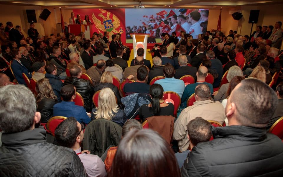 Demokrate osudile skrnavljenje spomenika Moše Pijade, pozvali nadležne da hitno reaguju