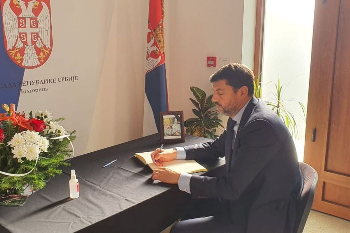 Božović se upisao u knjigu žalosti: Neka ti je vječna slava i hvala za sve što si uradio za Srbiju