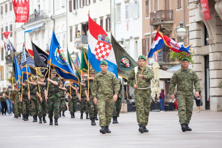 Hrvati ispratili vojnike u NATO misiju na Kosovu