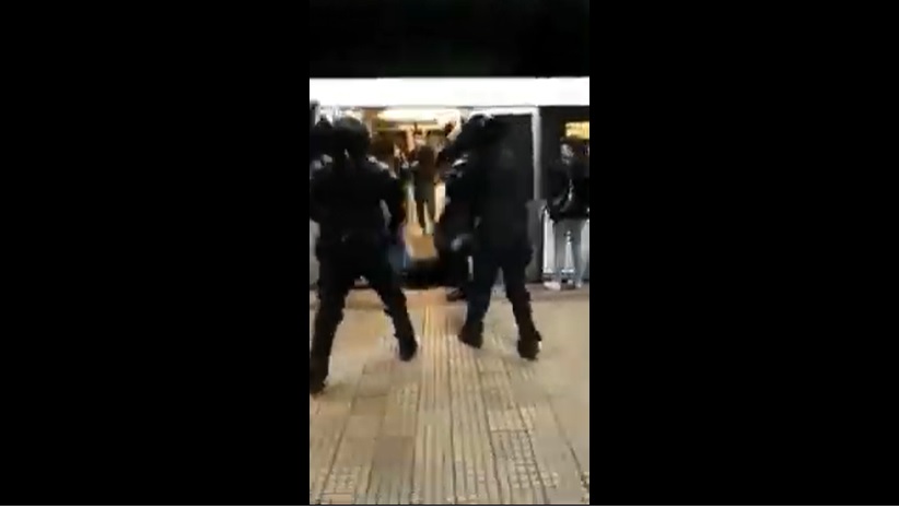 (VIDEO) Evo kako policija u Parizu postupa prema onima koji ne poštuju mjere