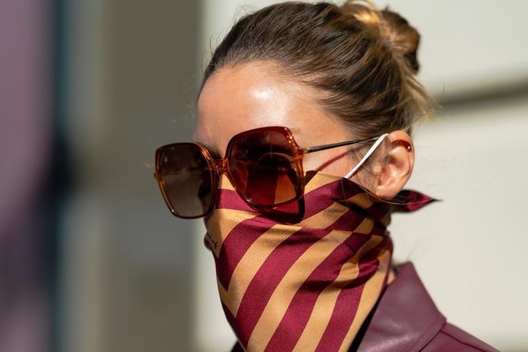 Još jedan modni diktat: Olivija Palermo u haljini i čizmama koji su neprikosnoveni hit ove sezone!(FOTO)