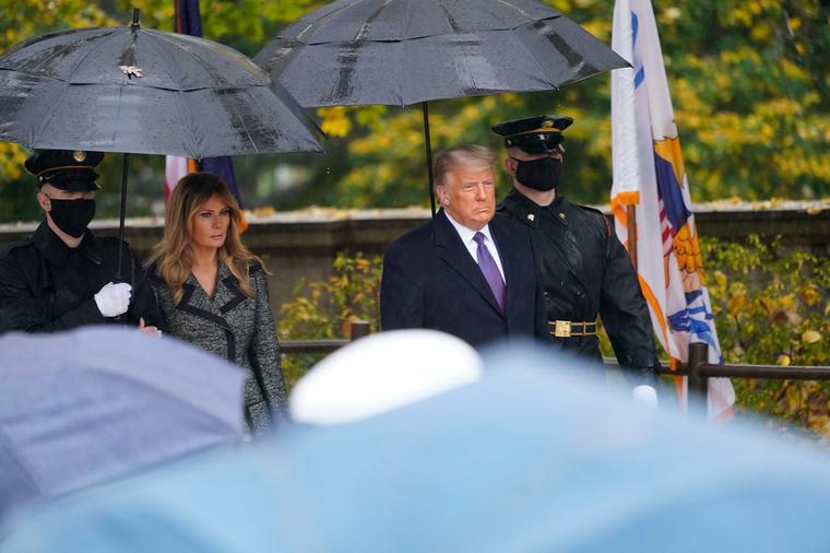 Melanija i Donald Tramp prvi put u javnosti nakon poraza na izborima: Lica sve govore! (FOTO)