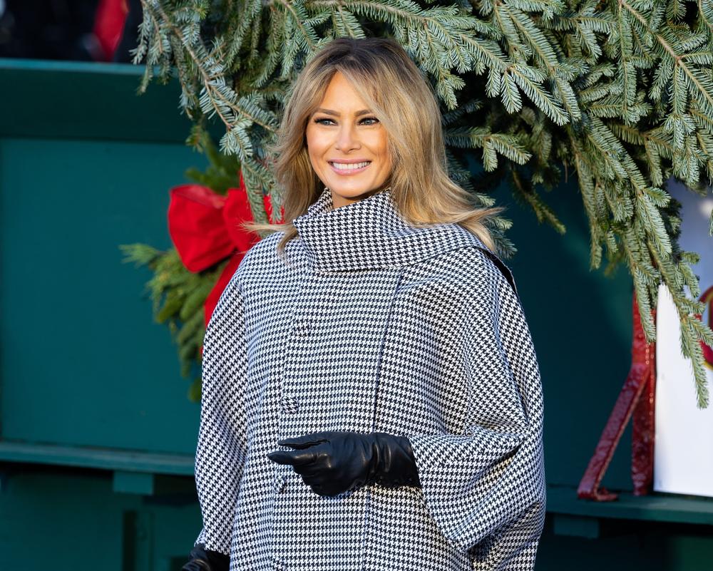 Melanija Tramp u glamuroznom izdanju ispred Bijele kuće
