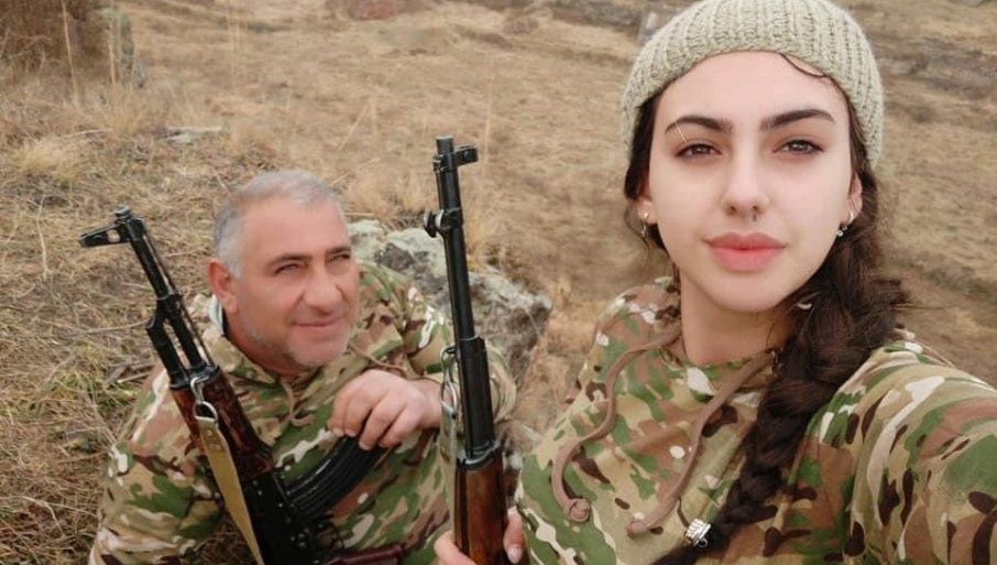 Otac i ćerka zajedno na ratištu u Karabahu (FOTO)