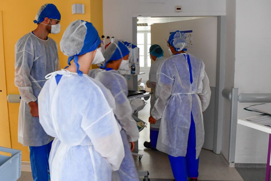 Srbija: Preminula 41 osoba, novozaraženih 7.579, u jednoj opštini proglašena vanredna situacija
