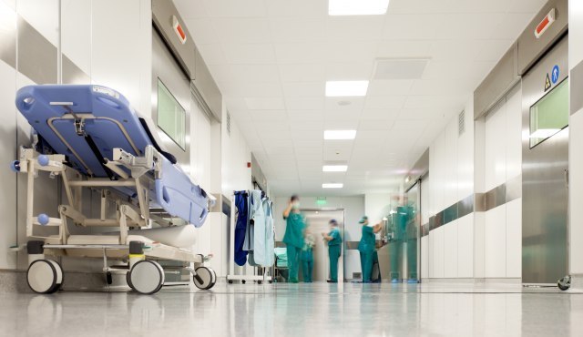Užas u Tirani: Zaraženi se bacaju s vrha bolnice