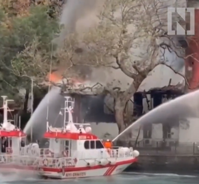 Požar u istanbulskoj drvenoj džamiji iz 17. vijeka