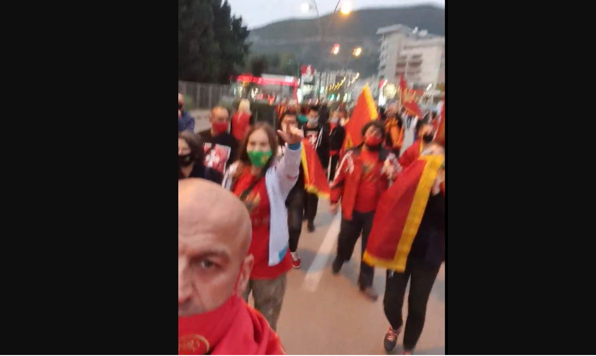 Počeo protest u Budvi: Božo Spartanac predvodi građane