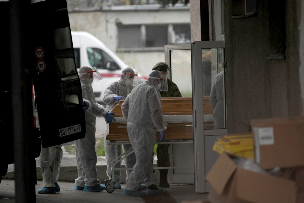 Tijelo patrijarha Irineja iz VMC ispraćeno po protokolu, za razliku od mitropolita Amfilohija iz KCCG (FOTO, VIDEO)