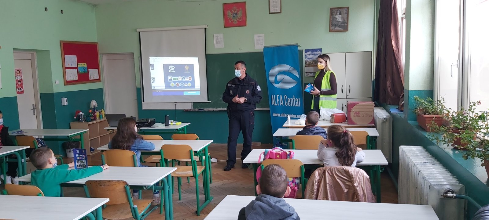 Nikšić: Osnovcima održan saobraćajni čas