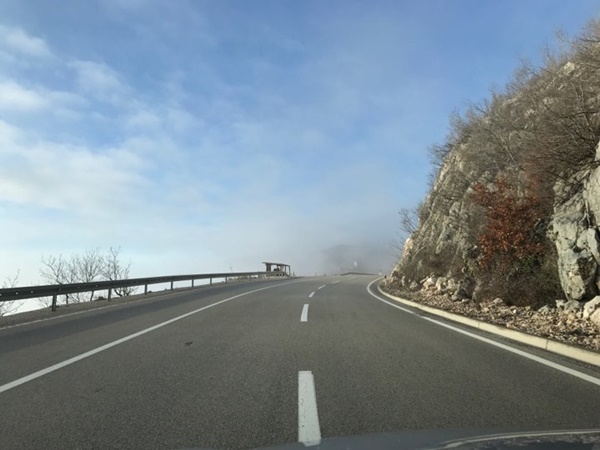 AMSCG :Povoljni uslovi za vožnju, mogući sitniji odroni