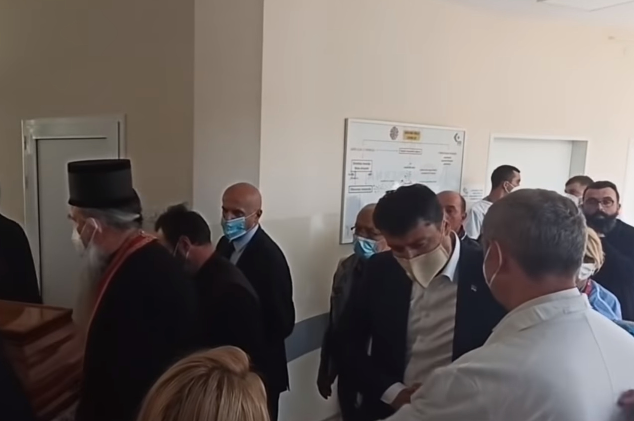Daka, ambasador Srbije i bivši bokser šetali Infektivnom klinikom KC-a