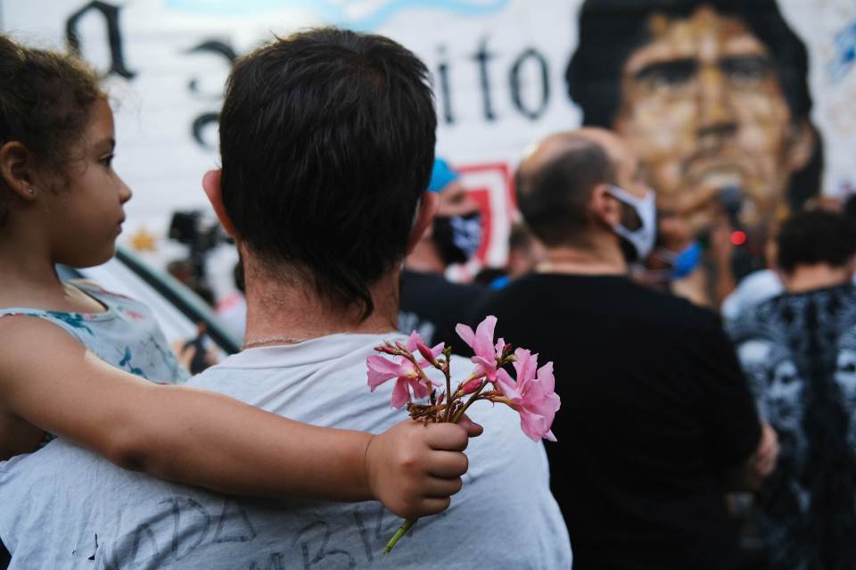 Argentinci se opraštaju od Maradone (VIDEO)