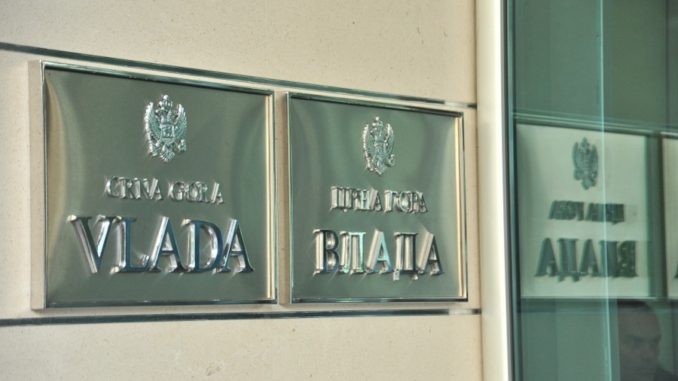 KRIVOKAPIĆ NA MUKAMA: EU traži depolitizaciju javne uprave, a partije uslovljavaju podršku za mjesta po dubini