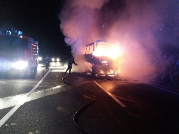 Izgorio autobus na putu CT-PG: U trenutku havarije nije bilo putnika