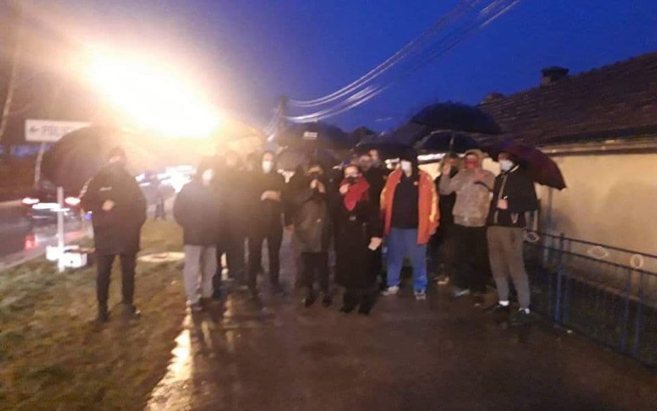 Nikšićani saslušani zbog učešća na protestu u PG, ispred CB se okupili građani