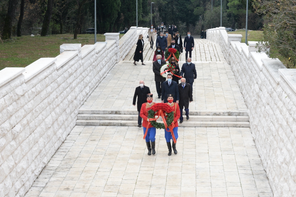 Delegacija Glavnog grada polažila vijence na spomenike Partizanu borcu i Josipu Brozu Titu