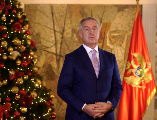 Đukanović: Zaposleni u zdravstvu heroji 2020.