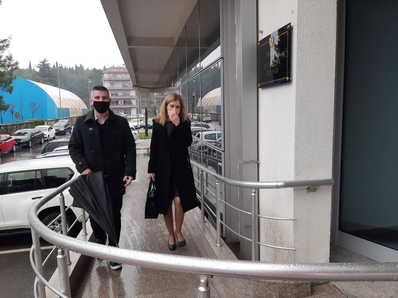 (FOTO) Ministarka Vesna Bratić stigla na posao