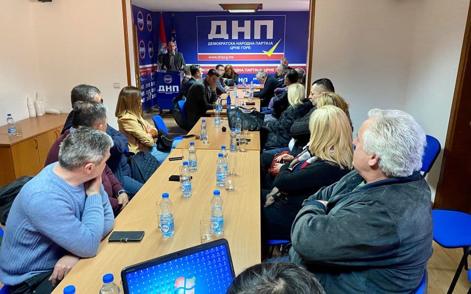 DNP: Abazović da kaže ko mu je nudio 21 milion eura