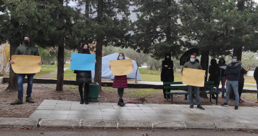 Grupa porodica čiji su članovi preminuli: Uprava barske bolnice da podnese ostavke