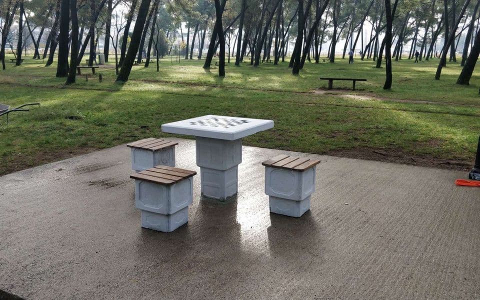 Na osam lokacija u Podgorici postavljeni stolovi za šah