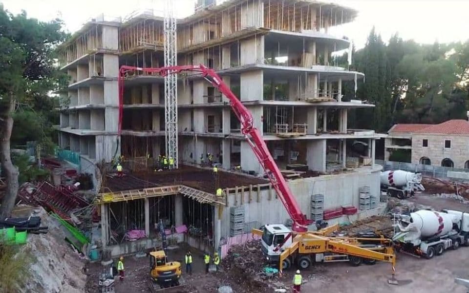 Hotel “Kraljičina plaža”: Ako je po zakonu, neće zaustaviti gradnju