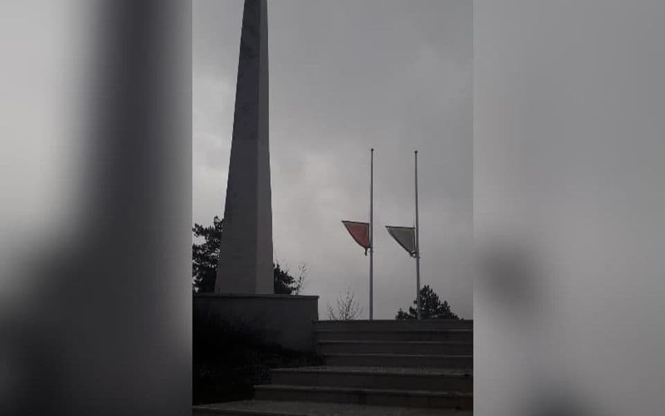 Kod spomenika crnogorskim ustanicima zastave na pola koplja