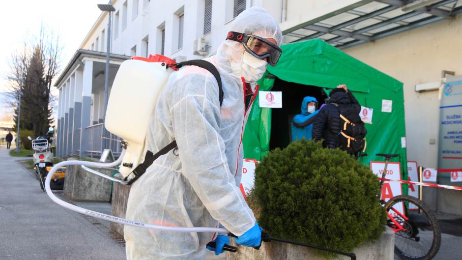 Slovenija: 1.642 novozaraženih, 43 pacijenta preminula