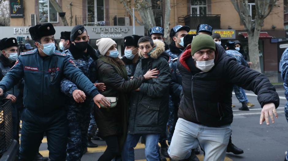 Protesti u Jerevanu, aktivisti blokirali glavne ulice i traže ostavku premijera