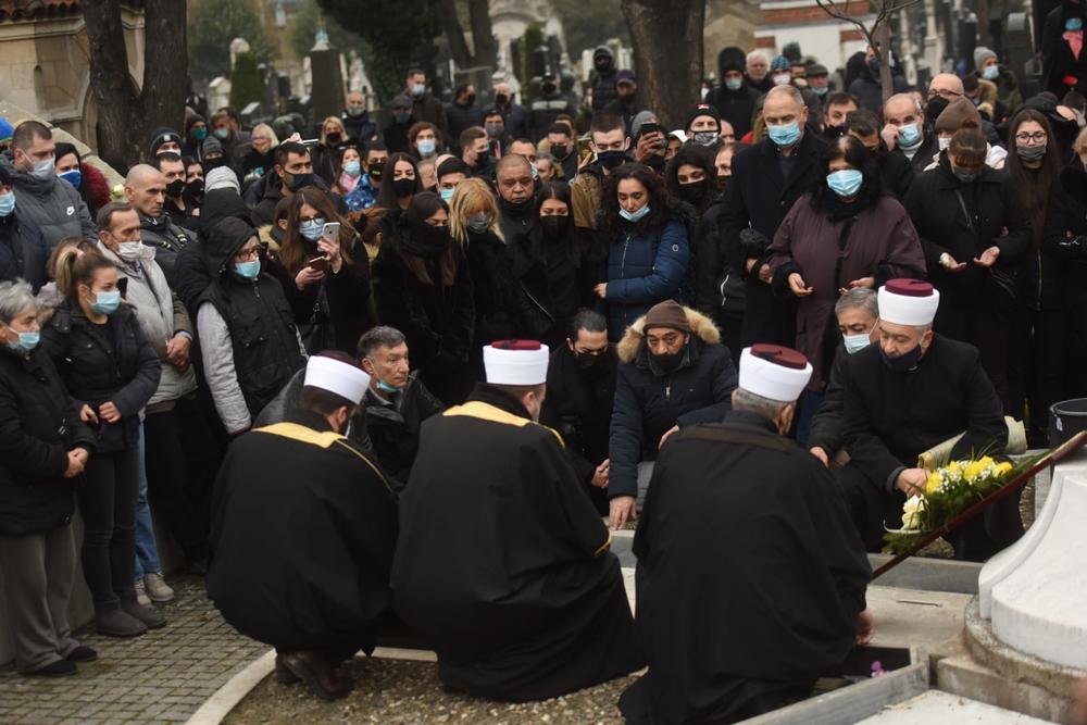 Uz zvuke 50 violina i NJEGOVOM NEDELJOM sahranjen Džej Ramadanovski