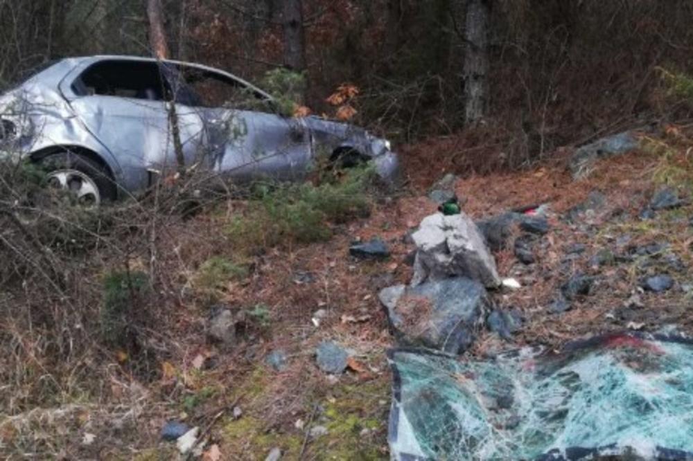 PRIBOJ: Auto pun tinejdžera survao se u niz liticu