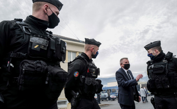 Francuska na ulice šalje 100.000 policajaca da spriječe bilo kakve novogodišnje proslave