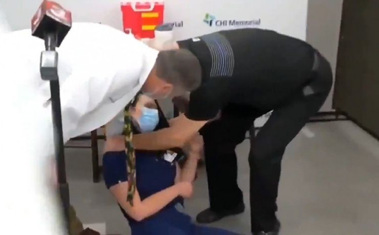Medicinska sestra se onesvijestila nakon što je primila „Fajzerovu“ vakcinu
