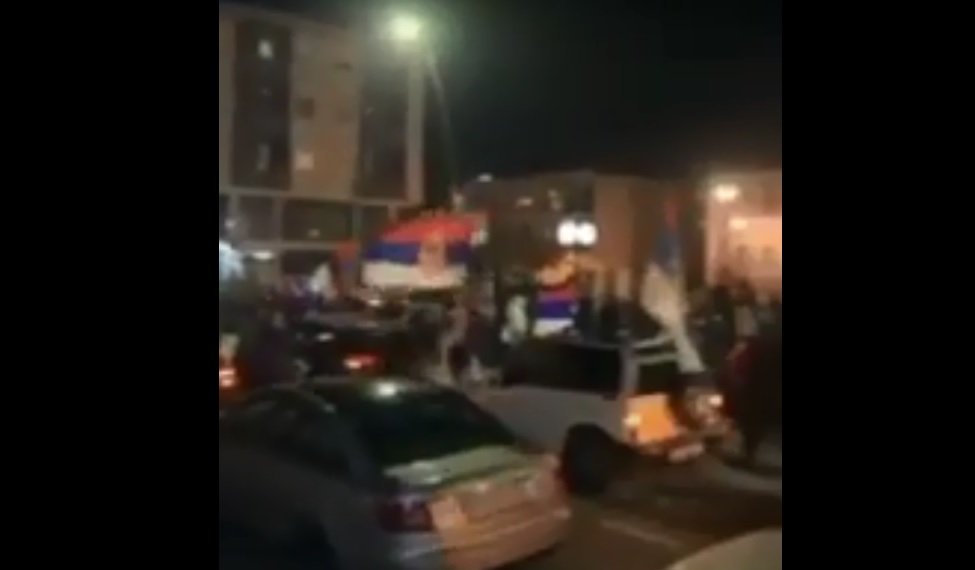 (VIDEO) Slavlje u Andrijevici uz srpske zastave i šenlučenje iz automatskog oružja