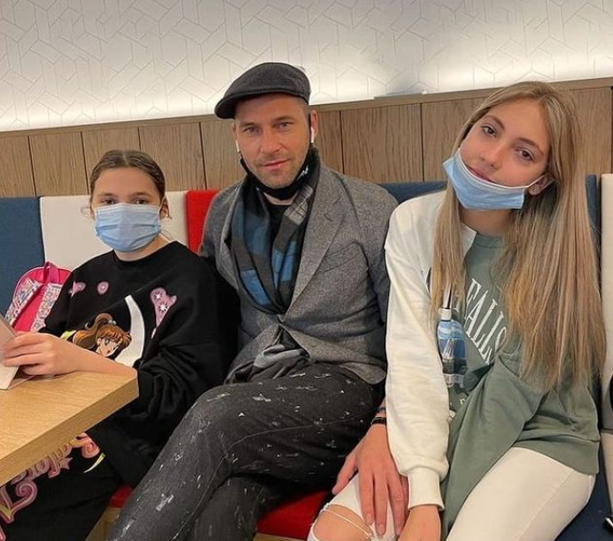 Karleušine kćerke uživaju na odmoru sa Duškom Tošićem