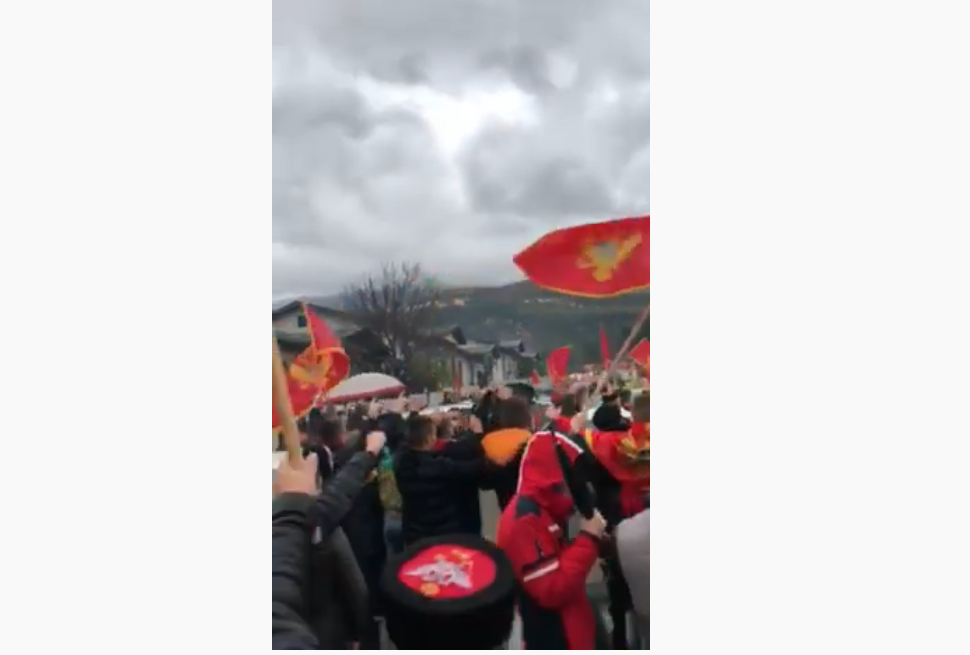 VIDEO: Pogledajte patriotsku auto-kolonu u Herceg Novom i klicanje generalu Krstu Zrnovom Popoviću
