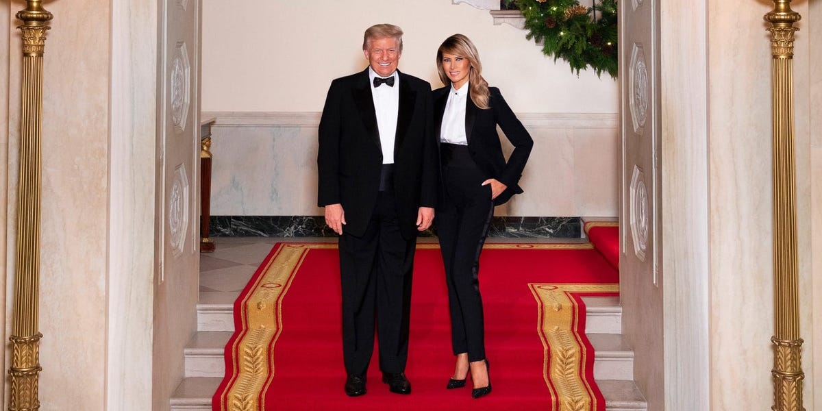 Melanija i Donald Tramp objavili zadnju božićnu fotografiju iz Bijele kuće
