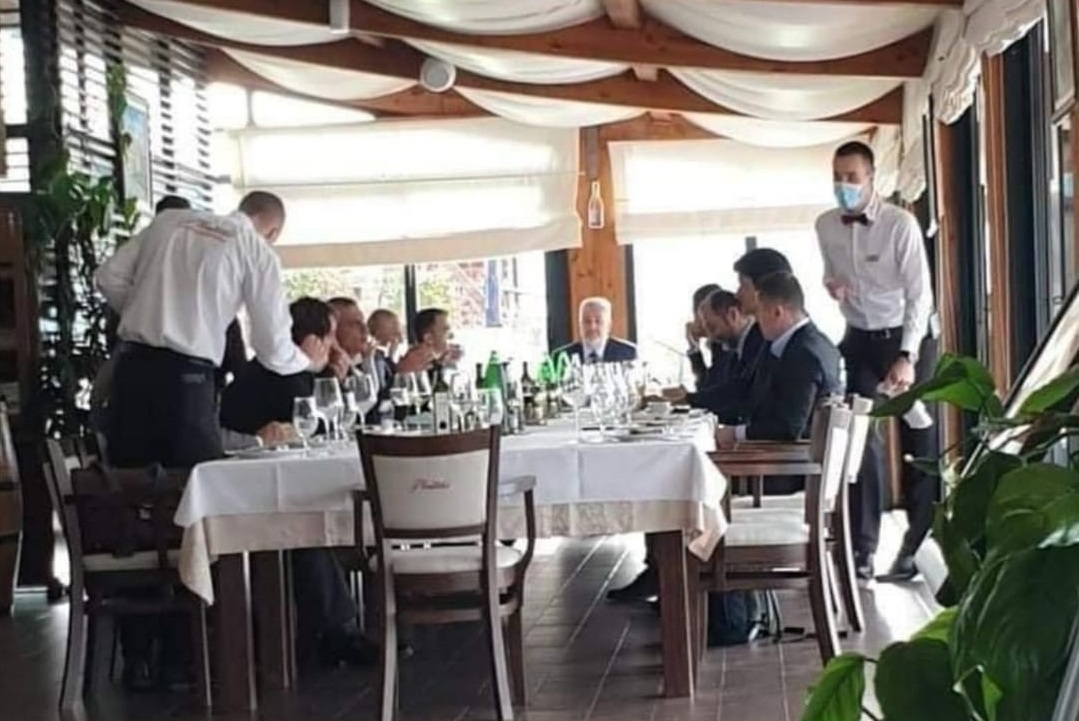 DPS: Sramota – na vrhuncu epidemije, Krivokapić i ministri u provodu u kafani