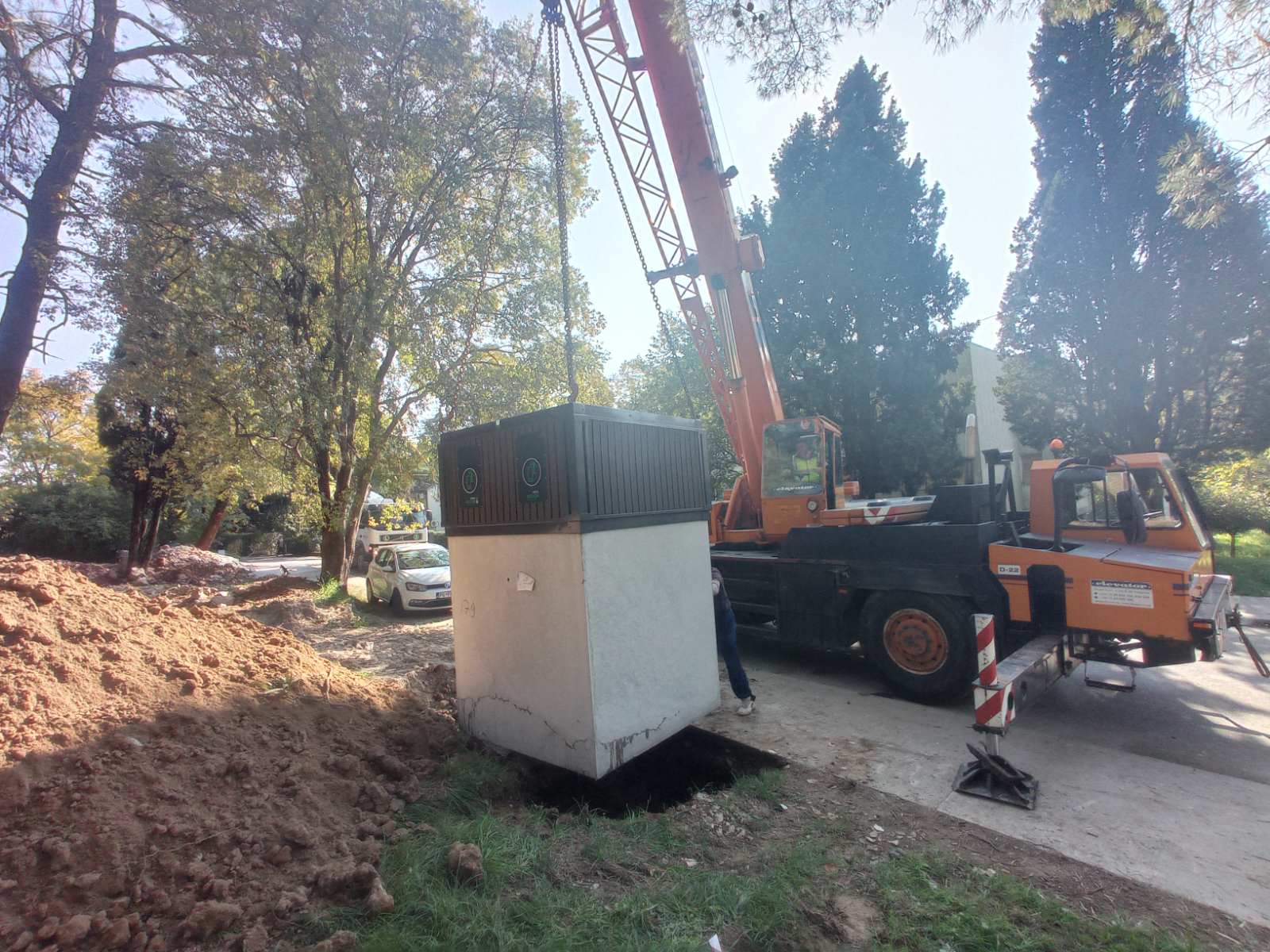 Polupodzemni kontejneri ugrađeni na nekoliko lokacija u gradu
