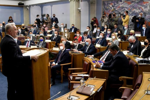 Nova vlast mijenja zakon da lakše zapošljava po dubini, Šćepanović (DPS): Ovakvo rešenje omogućava ulazak kriminalaca u državnu upravu, SD: Skandalozni antievropski predlog zakona,