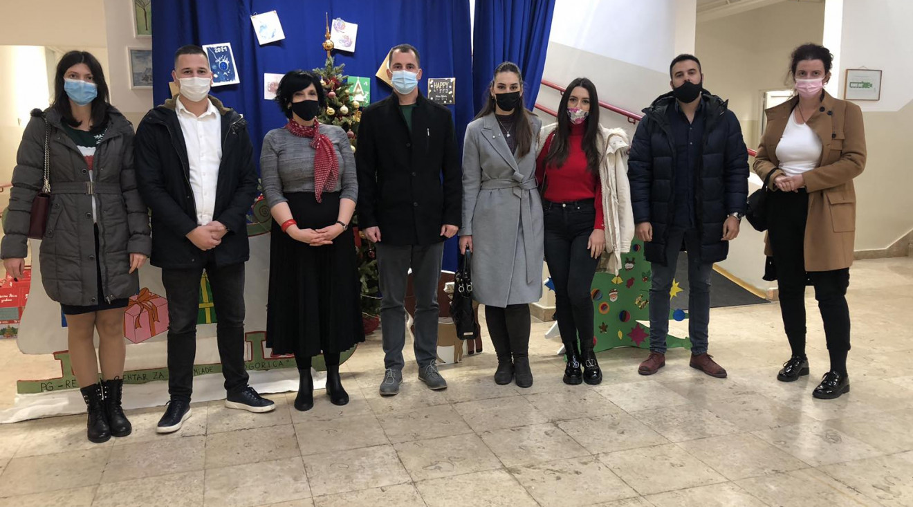 Radnici Parking servisa uručili poklone djeci iz Resursnog centra