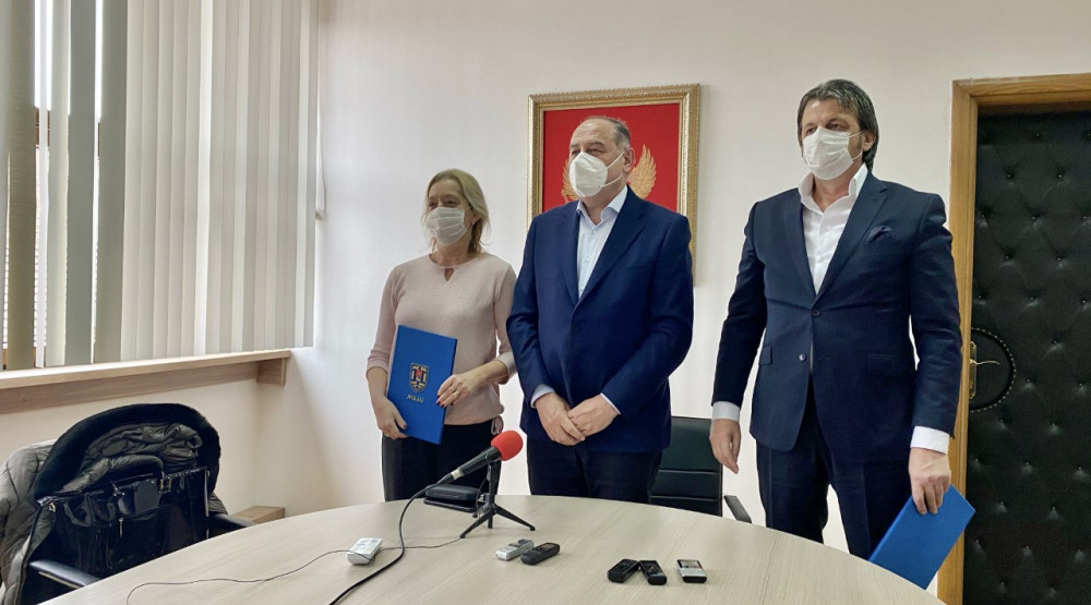 Simović uručio donacije Opštoj bolnici i Domu zdravlja Nikšić