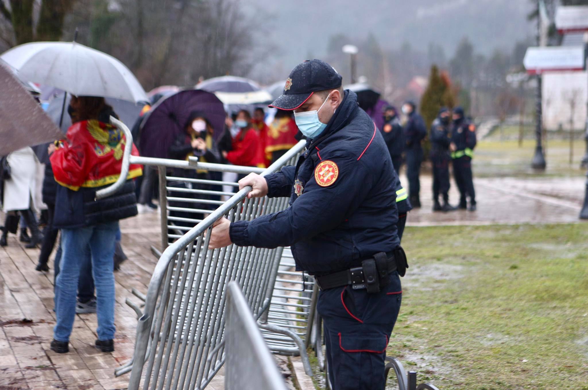 UP: Ograde kod Cetinjskog manastira bile postavljene i prošle godine